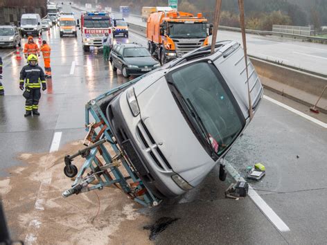 Linz Zw Lf Kilometer Stau Nach Unfall Ooe Orf At