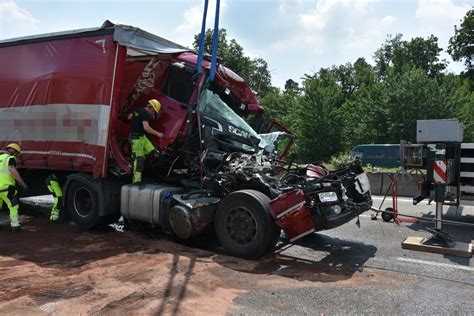 A T Dlicher Lkw Unfall Kurz Vor Dem Walldorfer Kreuz Pressemeier