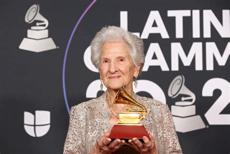 Ángela Álvarez Mejor Nueva Artista En Los Latin Grammy A Los 95 Años Hjck