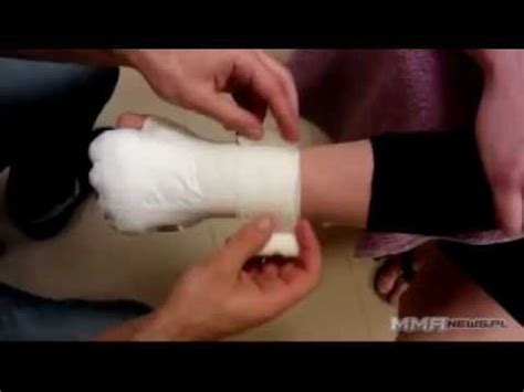 Tejpowanie Banda Owanie R K Pod Mma Taping Hands Mma Style Youtube