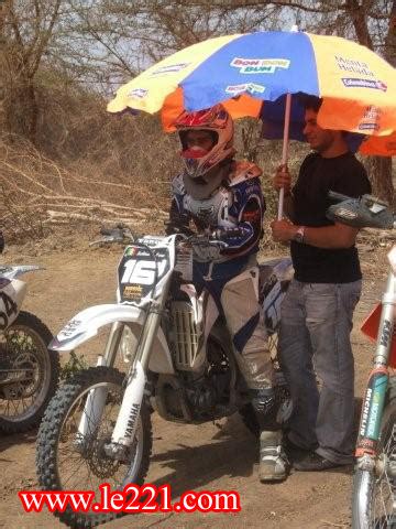 Moto 5e course du championnat national de moto cross Au Sénégal le