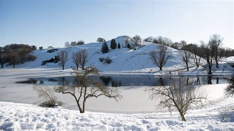 Mieter innen oder Eigentümer innen Wer muss wann Schnee schippen