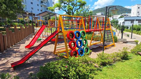 Praça Com Brinquedos - Brinquedos da Praça Recanto Livre são restaurados