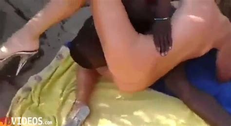 Watch Mujer Italiana Follada De Un Negro En La Playa Porn Video