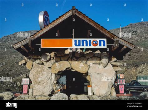 Union 76 gas station hi-res stock photography and images - Alamy