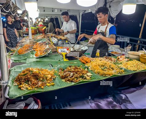 Selling Pad Thai and various typical dishes, Asiatique The Riverfront ...