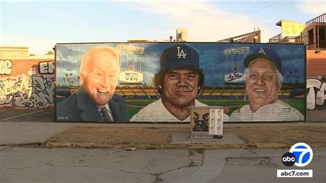 Mural De Mid City Muestra La Leyenda De Los Dodgers Fernando Valenzuela