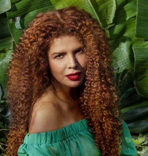 Vanessa da Mata apresenta novo show domingo 7 na Concha Acústica do