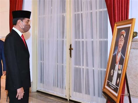 Jelang Peringatan Hari Pahlawan Presiden Jokowi Anugerahkan