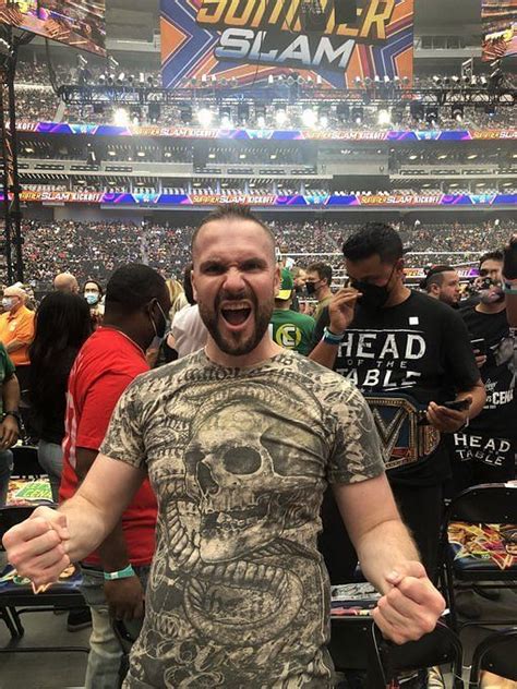 The Green Shirt Guy Did Not Come To Wwe Raw Alone Twitter Explodes