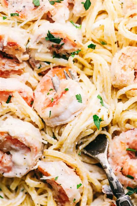 Creamy Garlic Shrimp Alfredo Pasta