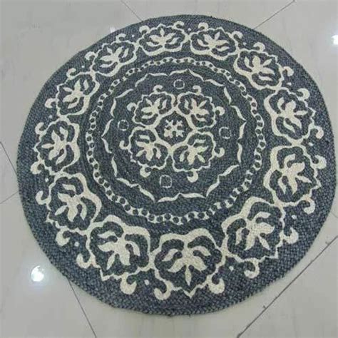 Printed Round Jute Braided Rugs at best price in Noida by Abida International | ID: 11572576562