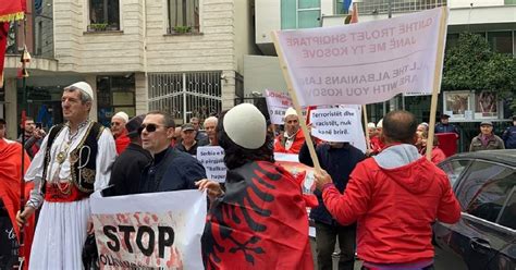 Protest Ispred Ambasade Srbije U Tirani Zbog Stanja Na Sjeveru Kosova