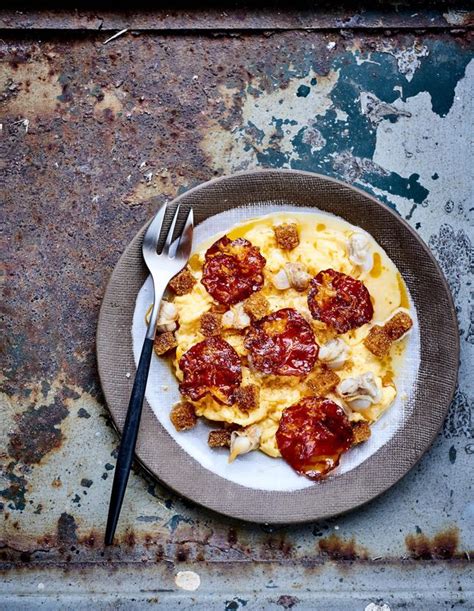 Brouillade doeufs au chorizo pour 4 personnes Recettes Elle à Table