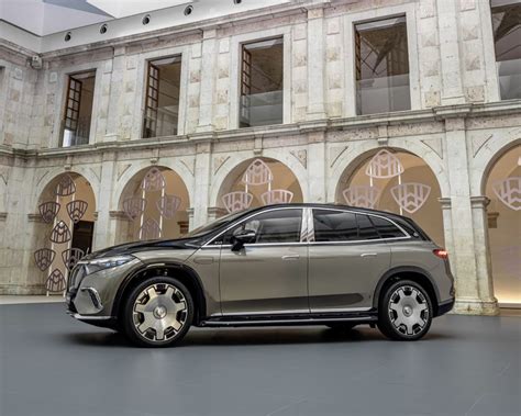 Mercedes Maybach EQS 680 SUV Unveiled