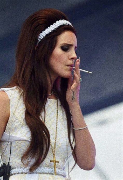 Pin By Lee Ann Jacobson On Ldr Lana Del Rey Beauty Lana Del Rey Smoking