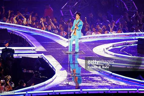 953 Prince Halftime Show Stock Photos, High-Res Pictures, and Images ...