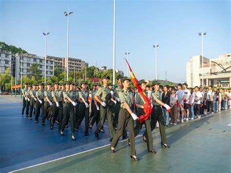 流动升旗丨五十载诚毅勤敏育桃李新时代砥砺前行续华章数学与统计学院举办第九周升国旗仪式