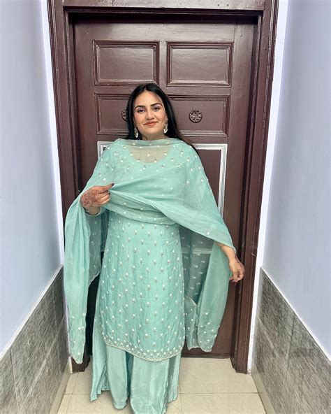 Jasneet Kaur (@jasneetk.83) • Instagram photos and videos