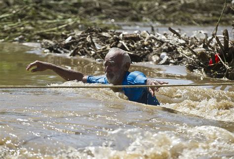 Fotos Furacões e tempestades tropicais causam estragos no México 15