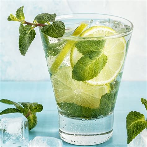 Premium Photo Mojito Cocktail With Lime And Mint