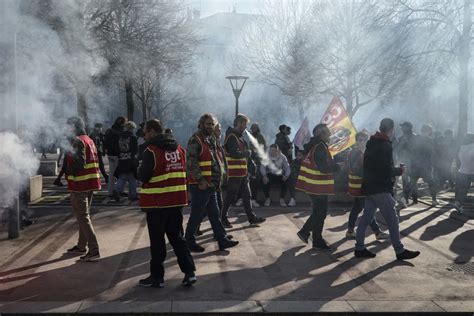 Protests Erupt In France Over Macrons Retirement Age Push The Columbian