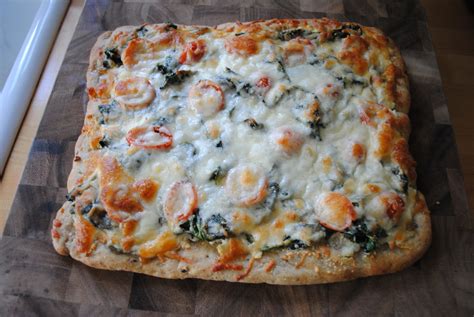 Lil Kitchen Spinach Tomato And Goat Cheese Pizza