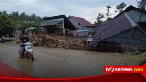 Banjir Paksa Warga Mengungsi Di Torue Parigi Moutong