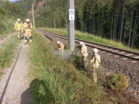 B Schungsbrand Im Gleisbereich Feuerwehr Strassen