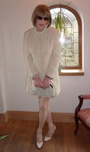 Beige Outfit 2 Professional Woman Gill Rhodes Flickr