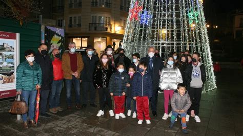 El alcalde inauguró las 50 000 luces navideñas que adornan Monforte