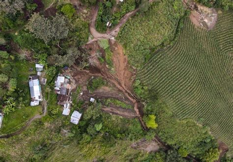 Colombie La Pluie D Clenche Un Glissement De Terrain Mortel Nari O