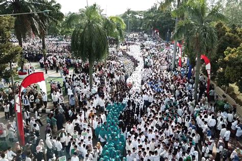 FOTO Meriahnya Kirab Santri 2022 Di Kota Tangerang Yang Diikuti