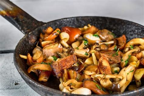 Funghi In Padella La Ricetta Del Contorno Semplice Con Poche Calorie