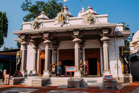 Bhagavan Nityanandas Samadhi Shrine In Ganeshpuri India The Ashram