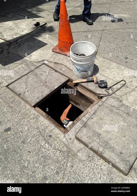 Manhole Maintenance Hi Res Stock Photography And Images Alamy