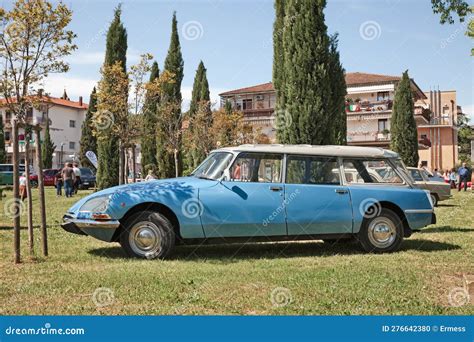 Vintage Citroen DS 20 Break (1972), Classic Station Wagon French Car ...