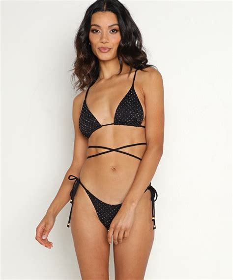 8 Hot Sexy Kara Bikini Pics