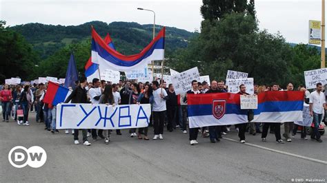 Protesti u Banjaluci prošli bez incidenta DW 12 06 2013