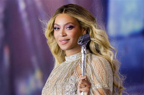 Internet Fawns Over Beyoncé s Security Guard Parade Entertainment