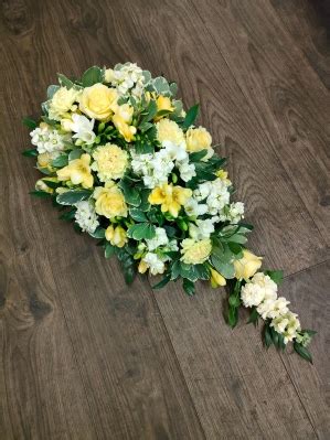 Yellow And White Single Ended Spray Buy Online Or Call 01525 237939