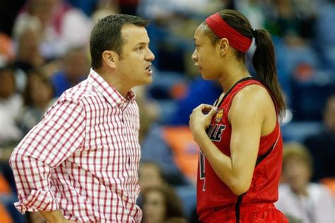 Louisville women's basketball coach to buy fans beer - Sports Illustrated