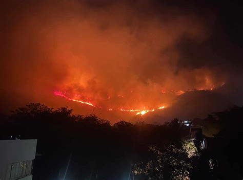 En Im Genes As Se Combate El Gran Incendio Forestal En Altos De Menga