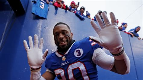 Nyheim Hines Dazzles Bills Defense Celebrates Damar Hamlin With