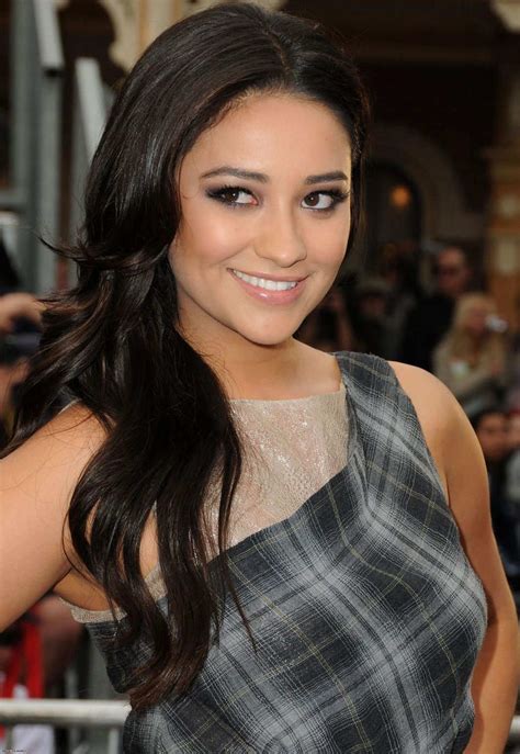 Shay Mitchell - Pretty Little Liars TV Show Photo (23400827) - Fanpop