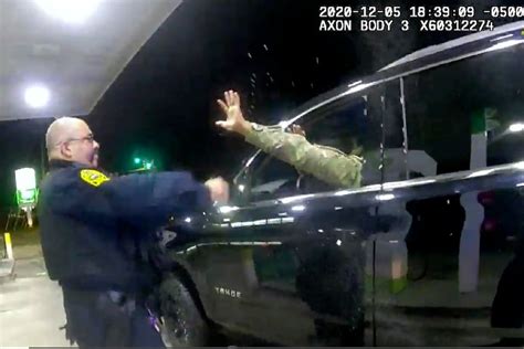 Virginia Police Officer Fired After Pepper Spraying Us Army Lieutenant