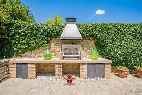 Casale Ristrutturato Con Piscina In Vendita A Cortona Toscana