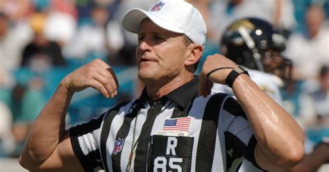 Referee Ed Hochuli Retiring From Nfl Cbs Boston