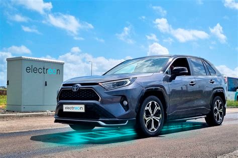 El Toyota RAV4 PHEV bate un impresionante récord de autonomía casi 2