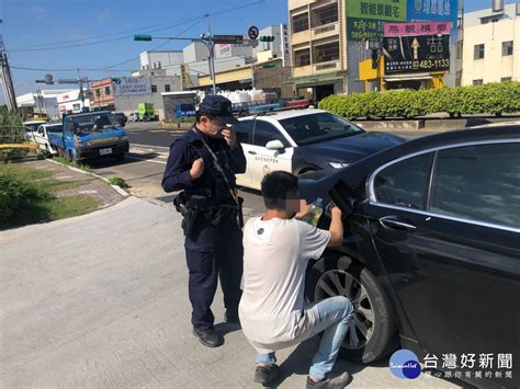 車輛沒油拋錨停路中 大園巡警即時協助解圍 蕃新聞